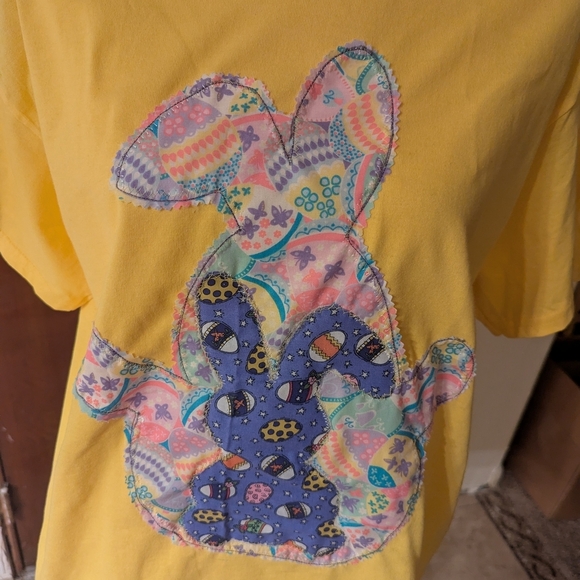 Gildan Tops - Gildan Yellow Tee with Pastel Bunny Applique